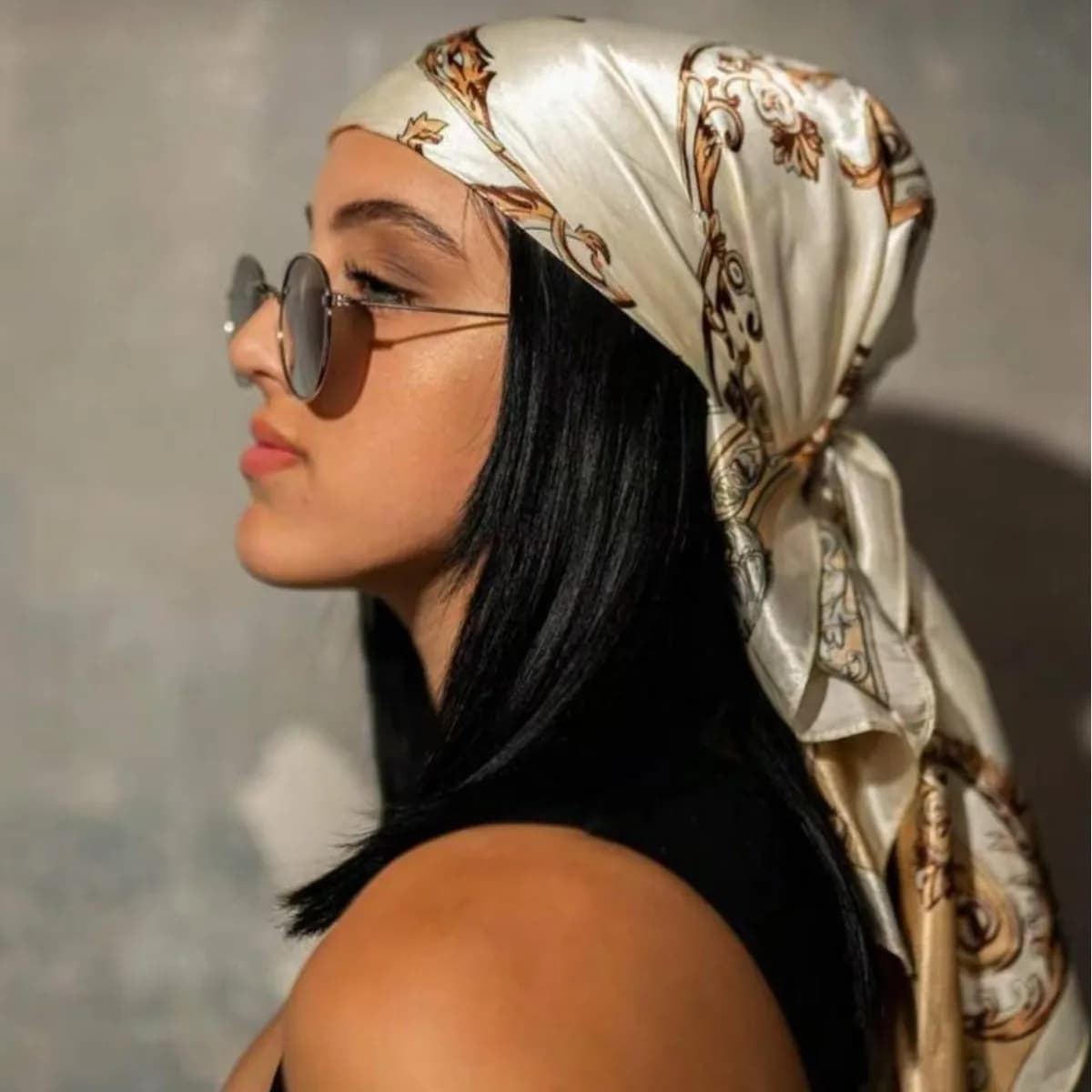 Ladies silk scarf satin satin square scarf casual headscarf suitable for all occasions to wear beach towels