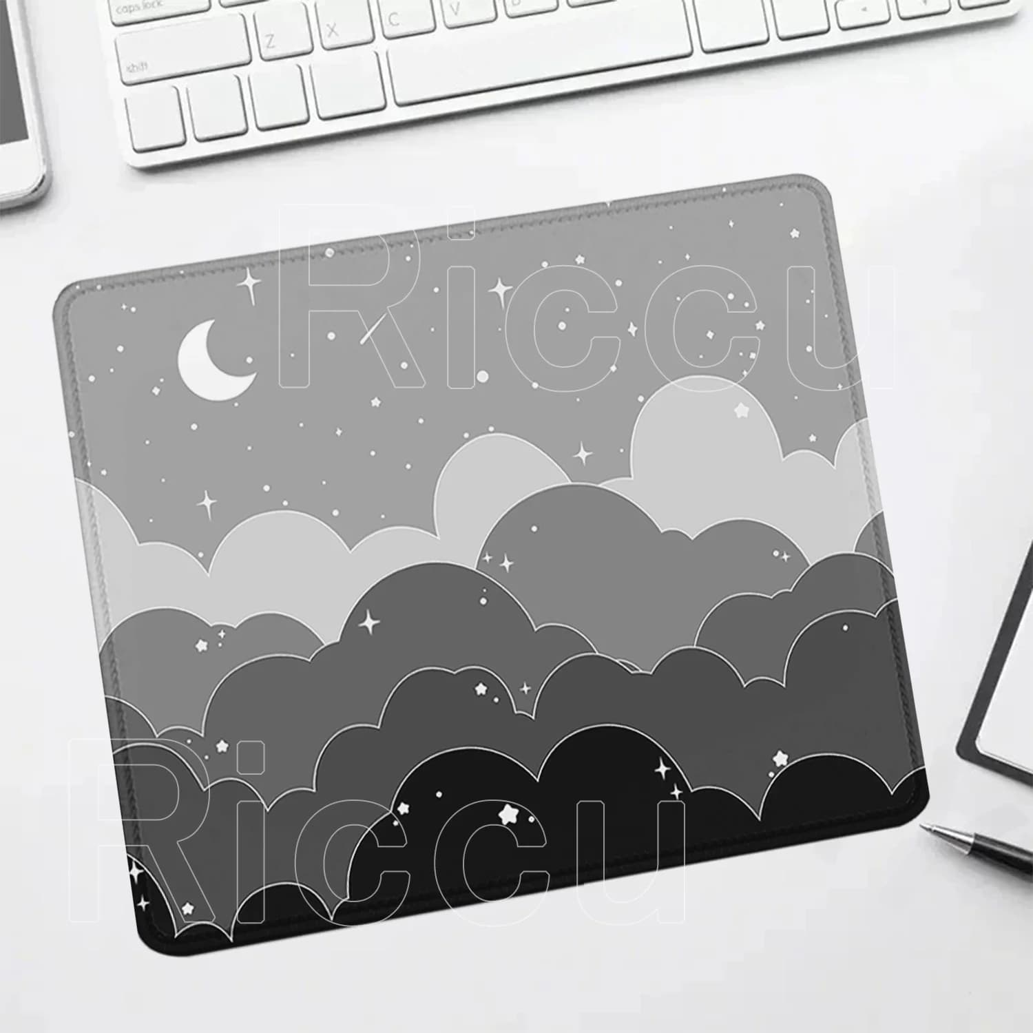 Tappetino per mouse piccolo con nuvole e luna in bianco e nero, tappetino per mouse per computer con cartoni animati Kawaii, tappetino per tastiera da gioco con stampa HD in gomma per PC