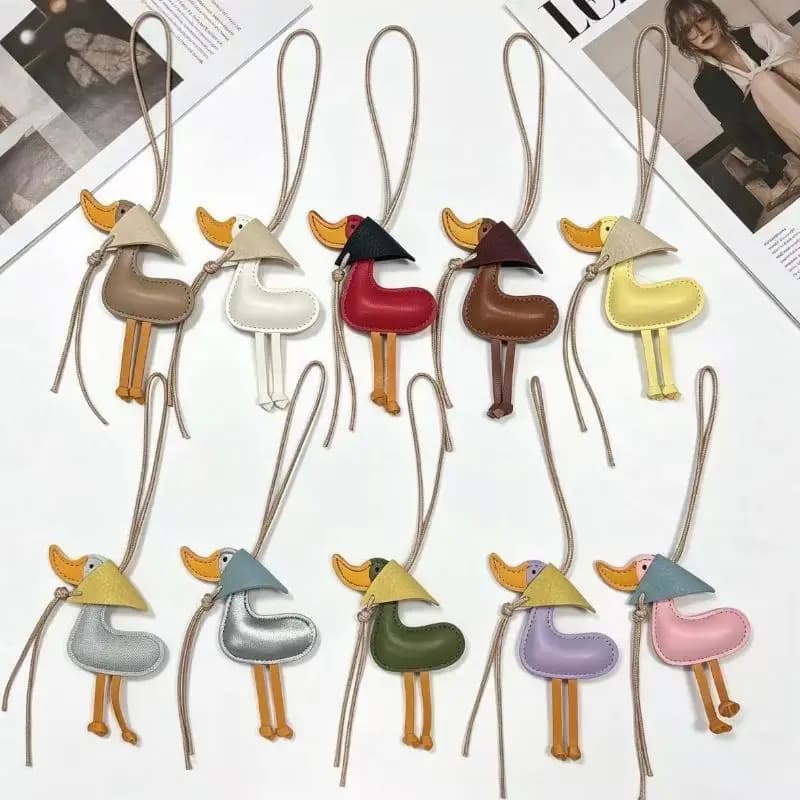 New Creative Scarf Duck Duck Duckling Car Keychain Leather Bag Pendant Pendant Car Keychain Decoration With Cute Keychain