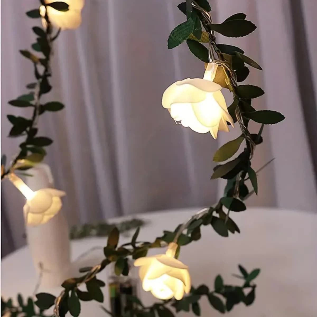 1pc 1.5M 10LED Rosa Bianca Con Foglia Verde Vite Luci Della Stringa Cortile Giardino Lampada Decorativa A Batteria Adatta Per La Casa