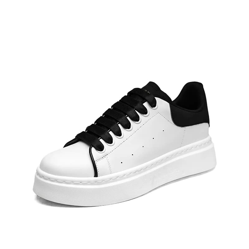 La suola spessa da uomo piccola tinta unita bianca aumenta le scarpe sportive per il tempo libero passeggiate da lavoro mocassino scarpe da uomo primavera e autunno nuove