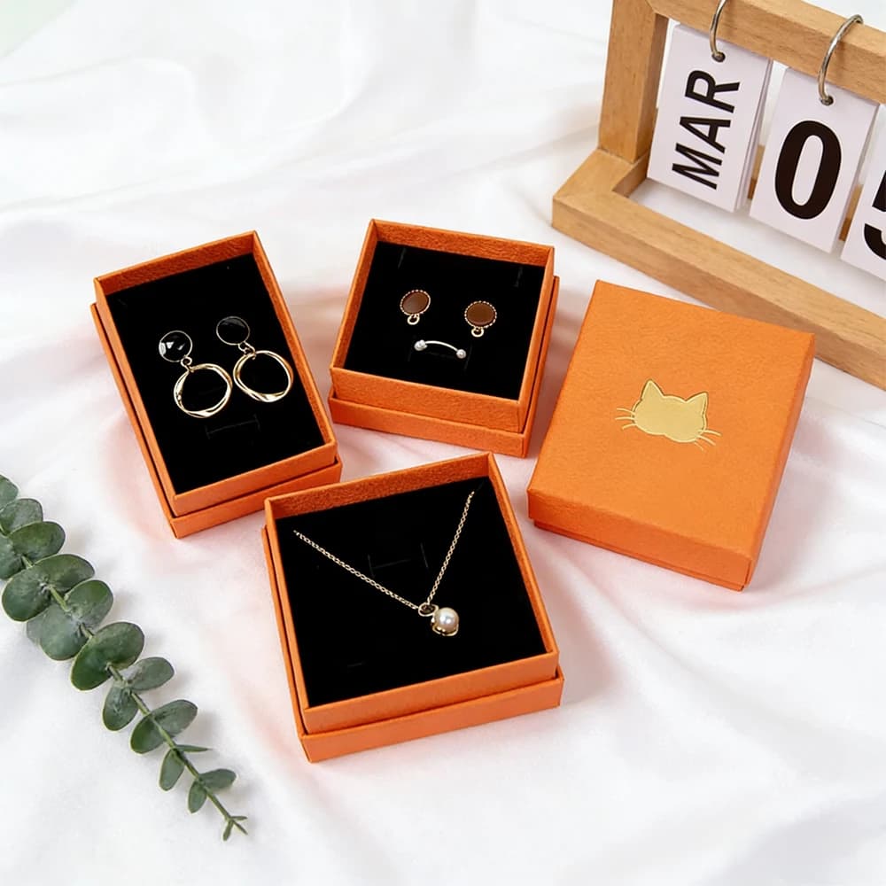 50 Pezzi Scatole Portagioie da Viaggio di Lusso Personalizzabili con Logo 7x7x3cm, in Carta Testurizzata, Organizzatore Regalo per Orecchini e Anelli, Confezione per Gioielli