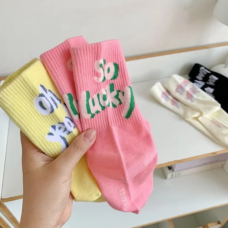 Donne Streetwear moda lettera stampa Hip Hop Skateboard calzini sportivi colori caramella ragazze calze scolastiche calze lunghe in cotone