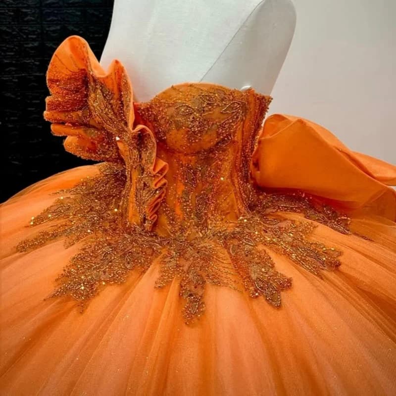 Abito OrangeQuinceanera con spalle scoperte glitter Decalcomania a strati in pizzo Coda lunga Fiocco abiti da 15 Quinceanera Personalizza