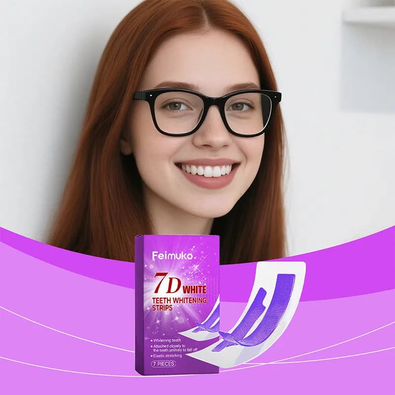 Teeth whitening strips Feimuko 7D, gentle formula to reduce stains, adherents and easy to apply at home for oral care.
