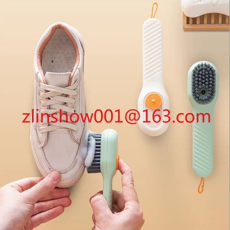 Spazzola per scarpe multifunzionale Scarico automatico del liquido Manico liscio Spazzola per erogazione di sapone per abbigliamento a setole morbide OEM