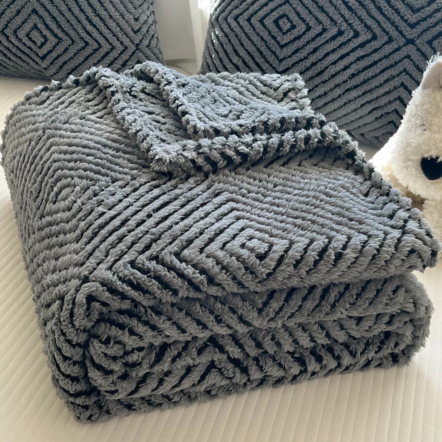 New Arrival Thick Warm Sun Fleece Geometric Square‑Loop Jacquard Blanket, Double‑Sided Fleece Throw, Multi All‑Season Blanket