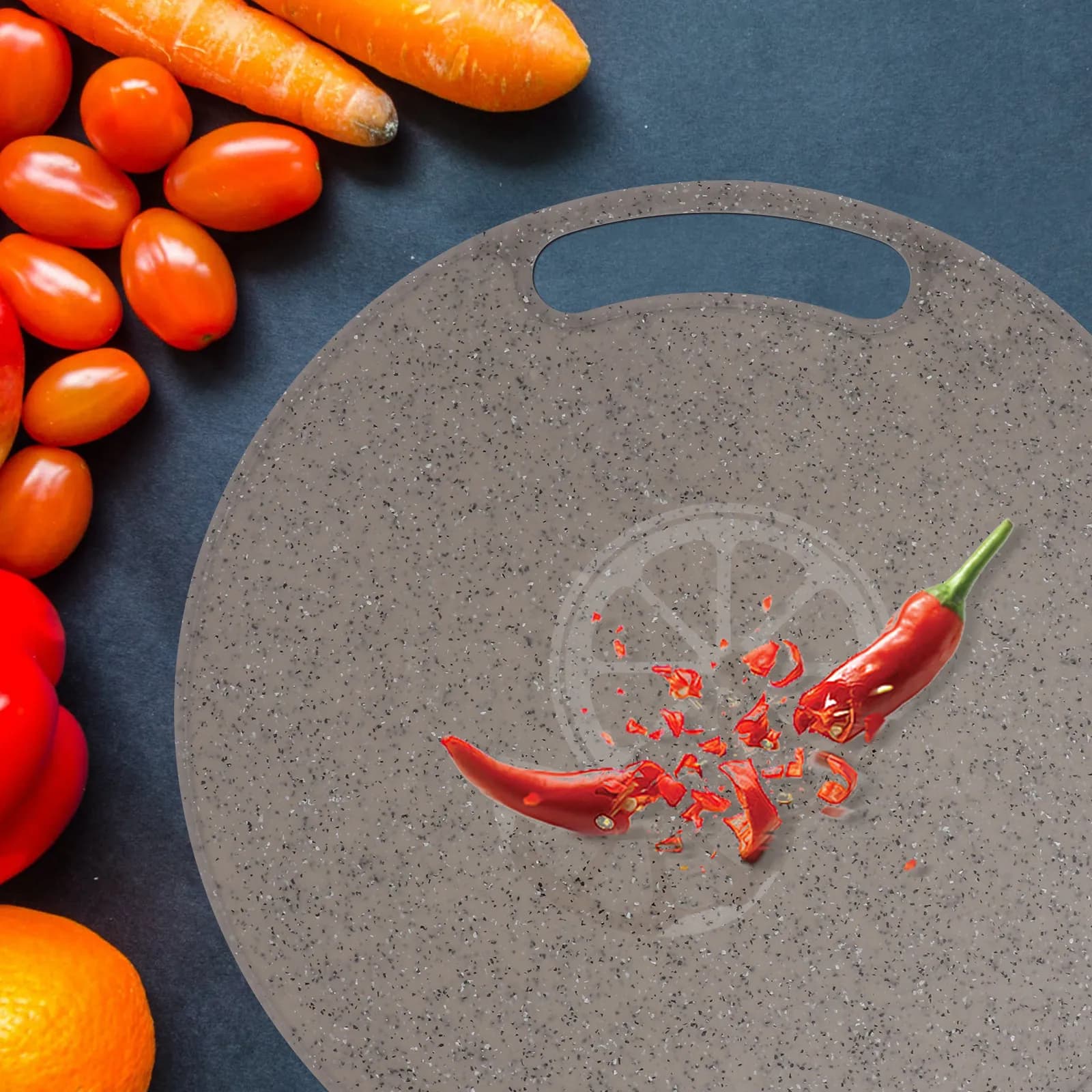 Tagliere Rotondo in Plastica Effetto Marmo 31x0,5cm, Antiscivolo per Verdura, Frutta e Pane