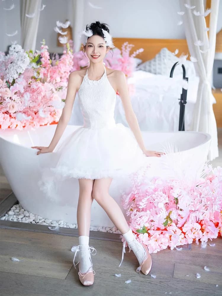Sweet Short Wedding Dress Luxury Hanging Neck Gown for Bride Wedding Registration Ceremony Elegant White Skirt Chinese Style