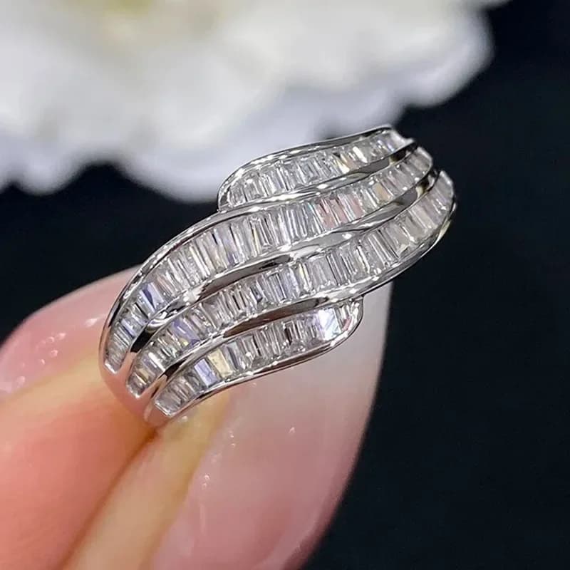 2025 New Milan Girl Model Wave Spouse Ring from Bride Zircone Eternal Brilliant Fashion Light Luxury Jewelry Accessories