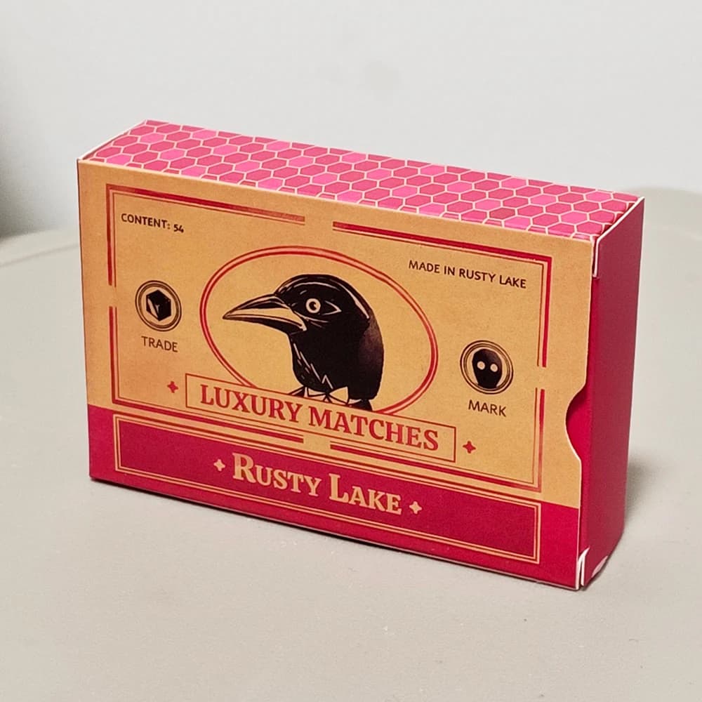 Carte da Gioco Rusty Lake - 54 Carte da Poker con Personaggi di Mr. Crow, Mr. Owl e Cube Escape, 9x6cm su Cartoncino Goffrato
