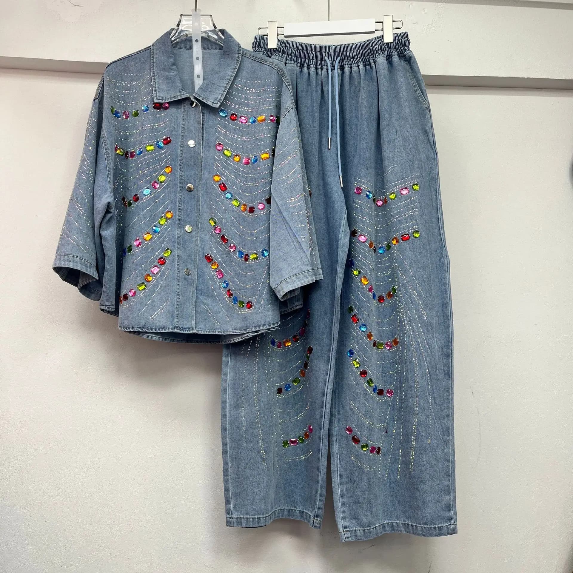 Donna Onda Arcobaleno Diamanti Camicie di jeans con perline Jeans Camicetta Foratura Cowboy Strass Cardigan Top + Pantaloncini elastici Set da 2 pezzi