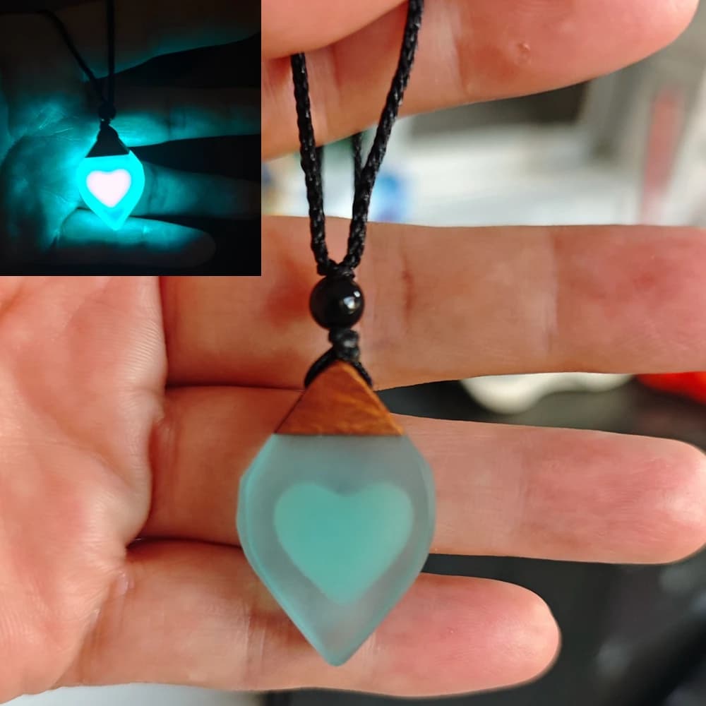 Ciondolo blu a forma di cuore, estetica retrò semplice, ispirato all'amore, nuova moda, romantico, collana a forma di cuore luminosa nascosta