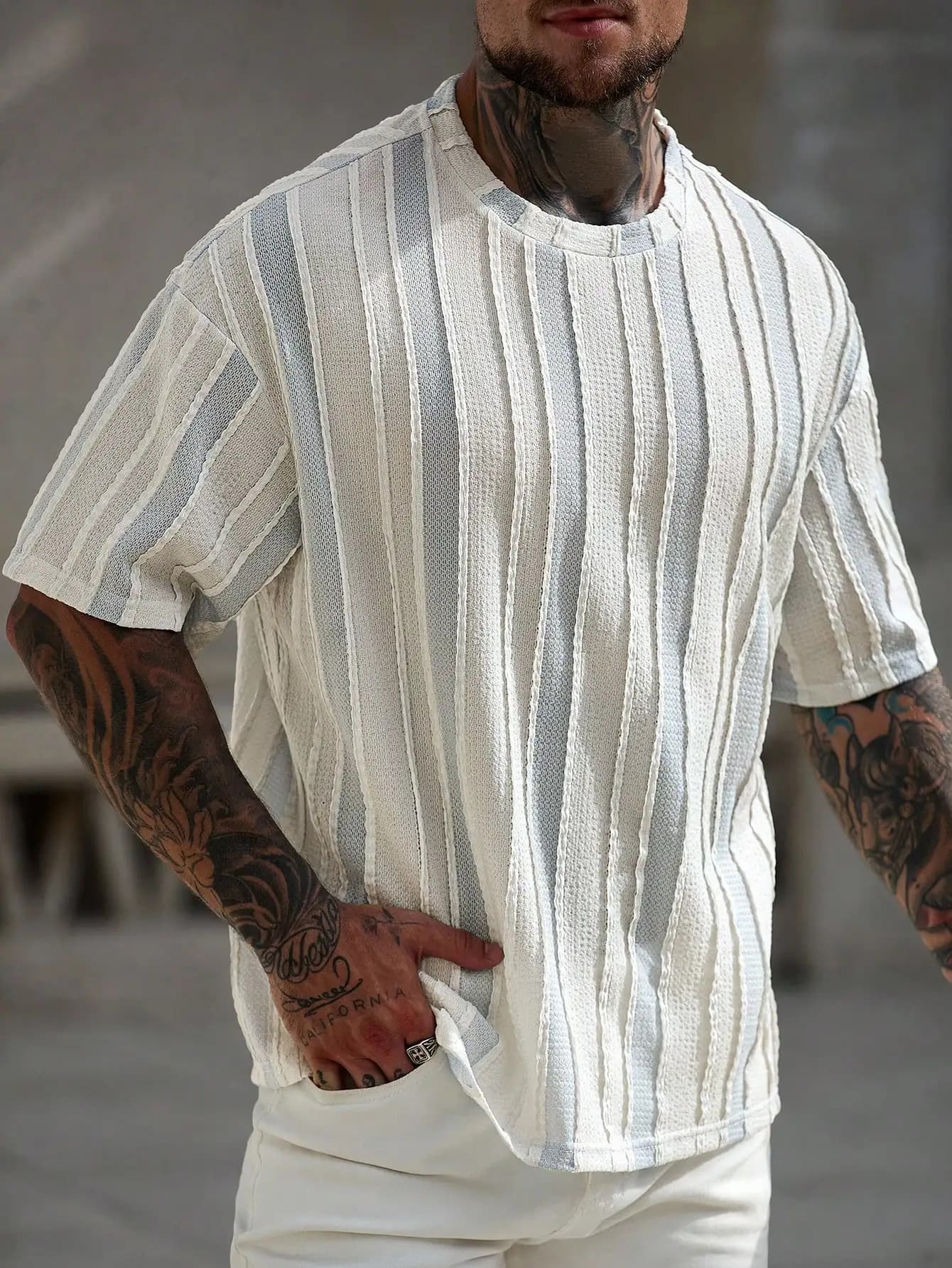 Men's short-sleeved t-shirt with vertical textured stripes, casual summer clothing