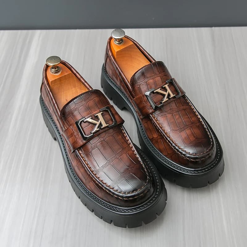 Nuove scarpe da uomo con plateau Scarpe eleganti slip on Mocassini con fondo spesso Scarpe basse traspiranti per tutte le partite Scarpe da guida casual in pelle da uomo