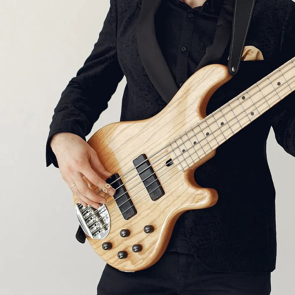 Set di 4 plettri professionali in acciaio inossidabile cavo, regolabili per chitarra, banjo, ukulele, basso, plettri in metallo liscio, idea regalo