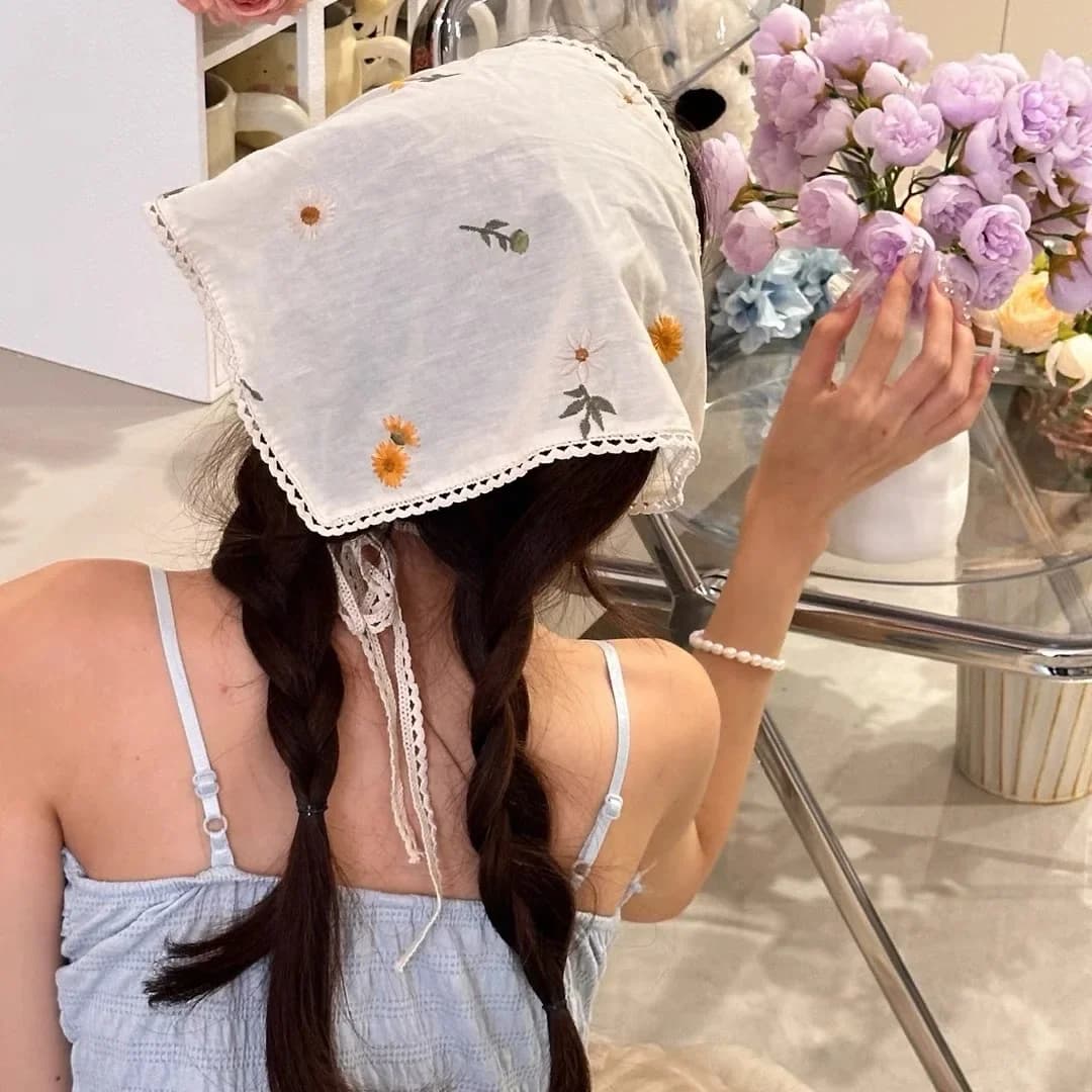 Knitted Embroidery Flower Fabric Headscarfs for Women Sweet Beige Triangle Scarf Mori Girl Style Headband Gentle Headpiece M
