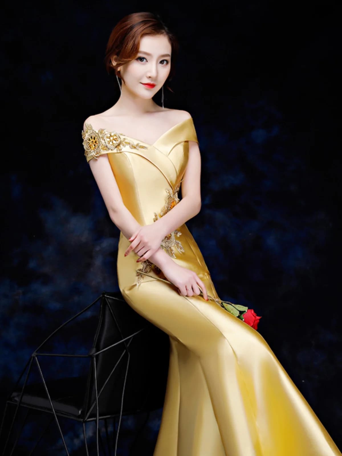 Elegante Abito da Sera Dorato a Sirena Monospalla, Stile Coreano, Lungo, che Valorizza la Silhouette, Ideale per Performance e Hostess