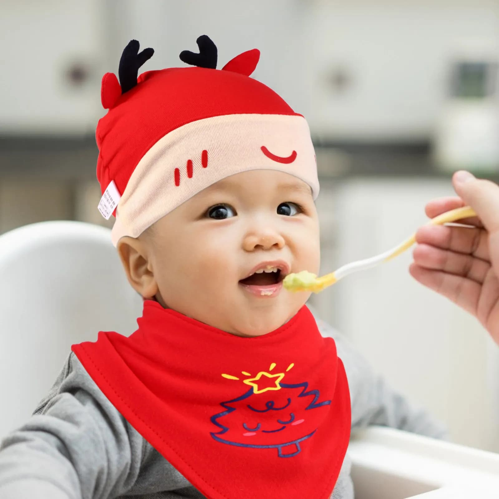 Set di 1 Cappellino Comodo per Neonati, Berretto Natalizio a Forma di Cervo, Morbido e Caldo per Bambini Sotto i 8 Mesi, Adorabile Cappello Triangolare Caldo per Neonati