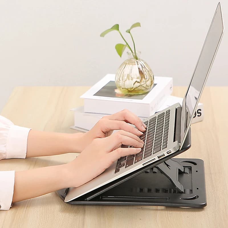 [KU] Supporto per computer portatile in plastica, pieghevole e regolabile, ergonomico, con angolazione per la dissipazione del calore