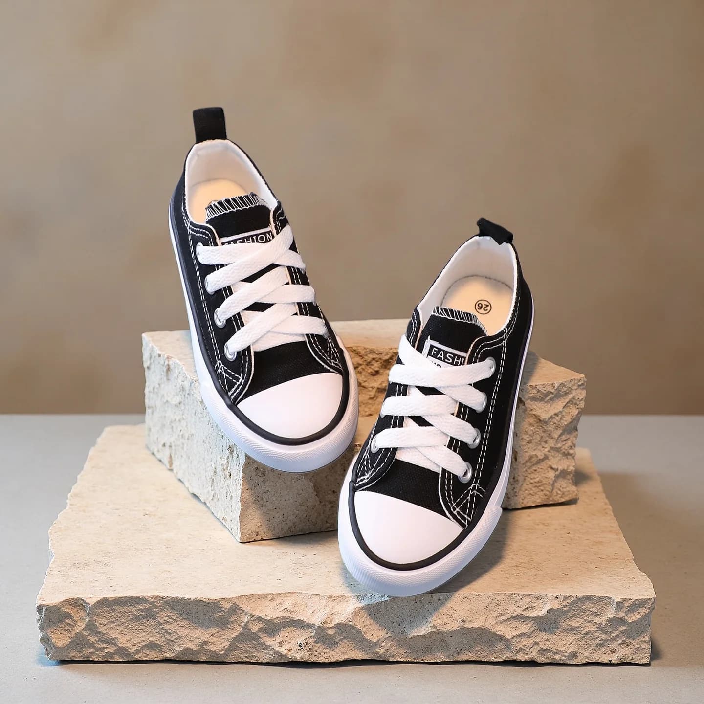 COMFY KIDS Bambini 1-14 anni Scarpe di tela basse nere Stringate Pull Tab Suola leggera traspirante Scarpe quotidiane per la scuola casual per bambini