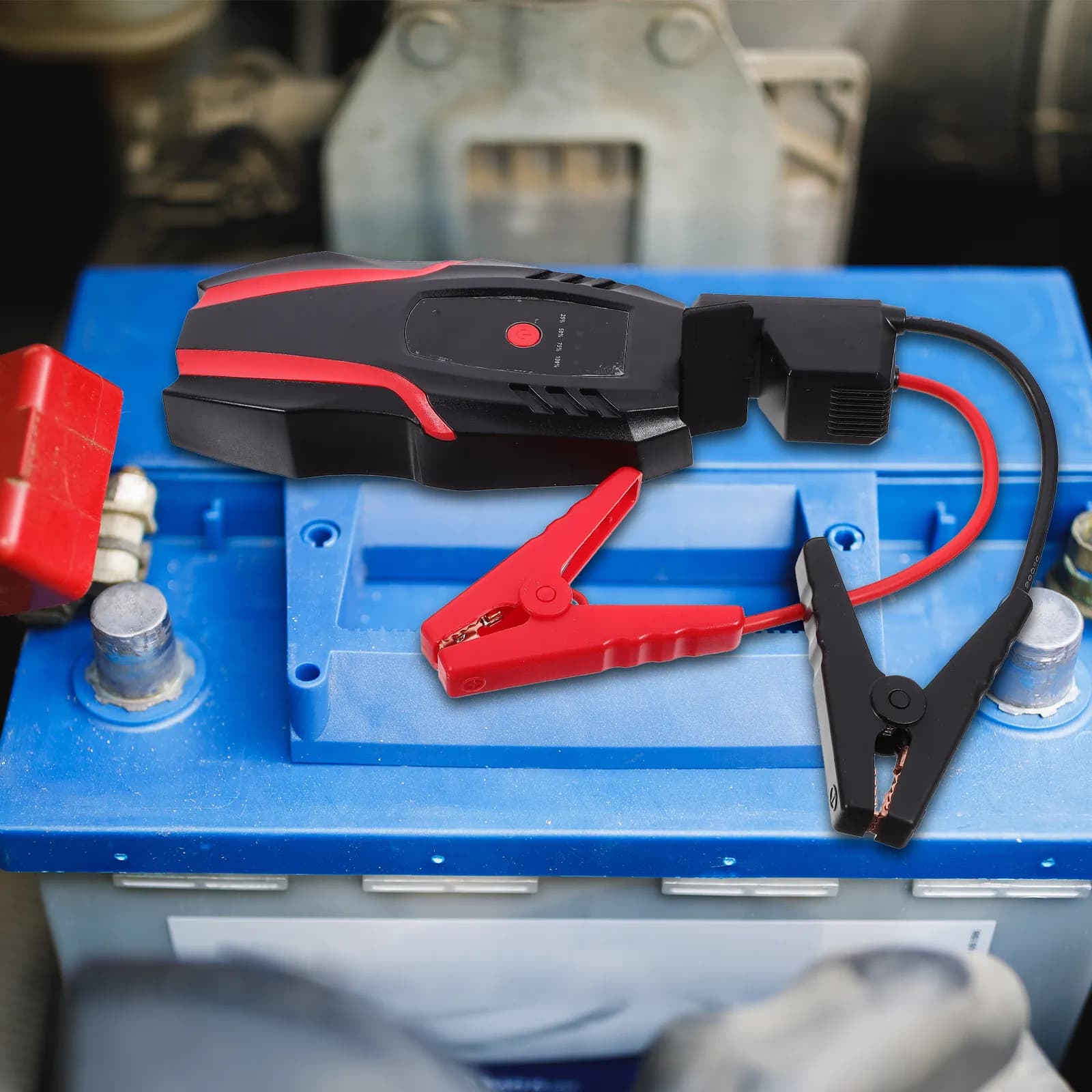Avviatore d'Emergenza per Auto Compatto 12V con Torcia LED e Ricarica Rapida