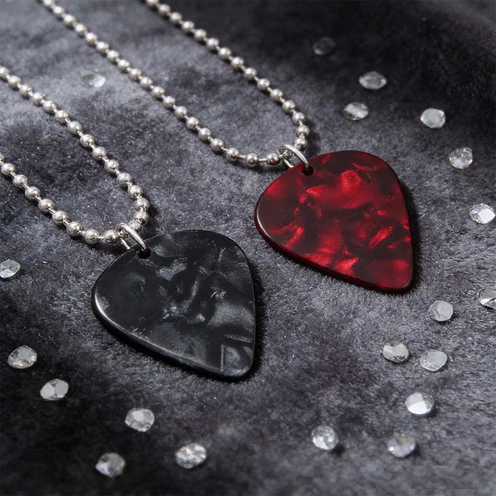 Collana, Bracciale e Ciondolo a Forma di Cuore con Rubino, Replica di Plettri per Chitarra, Stile Anime e Cosplay