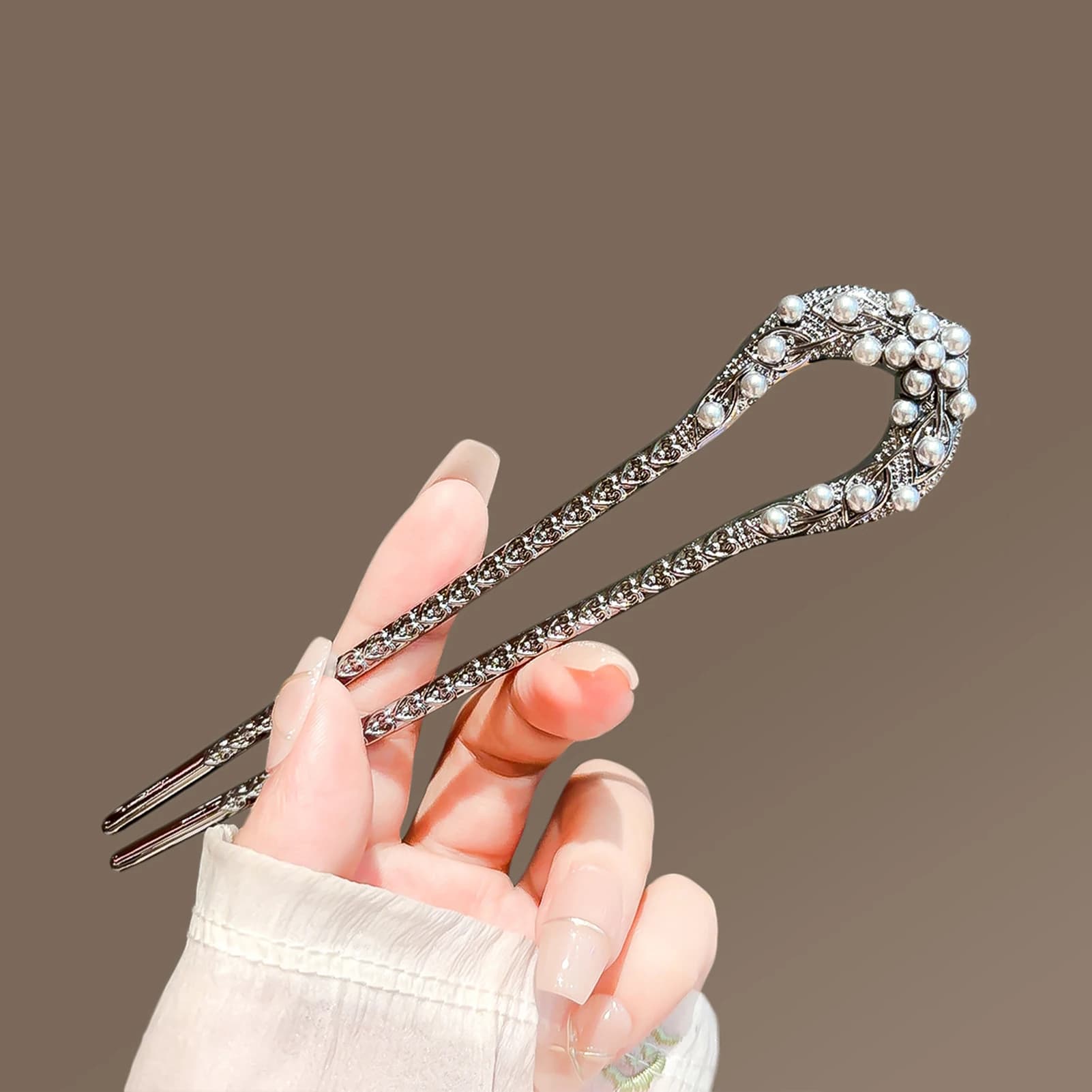Fashionable metal U-shaped hair clip for woman, elegant with fake pearl tassel, hair accessory, woman gift.