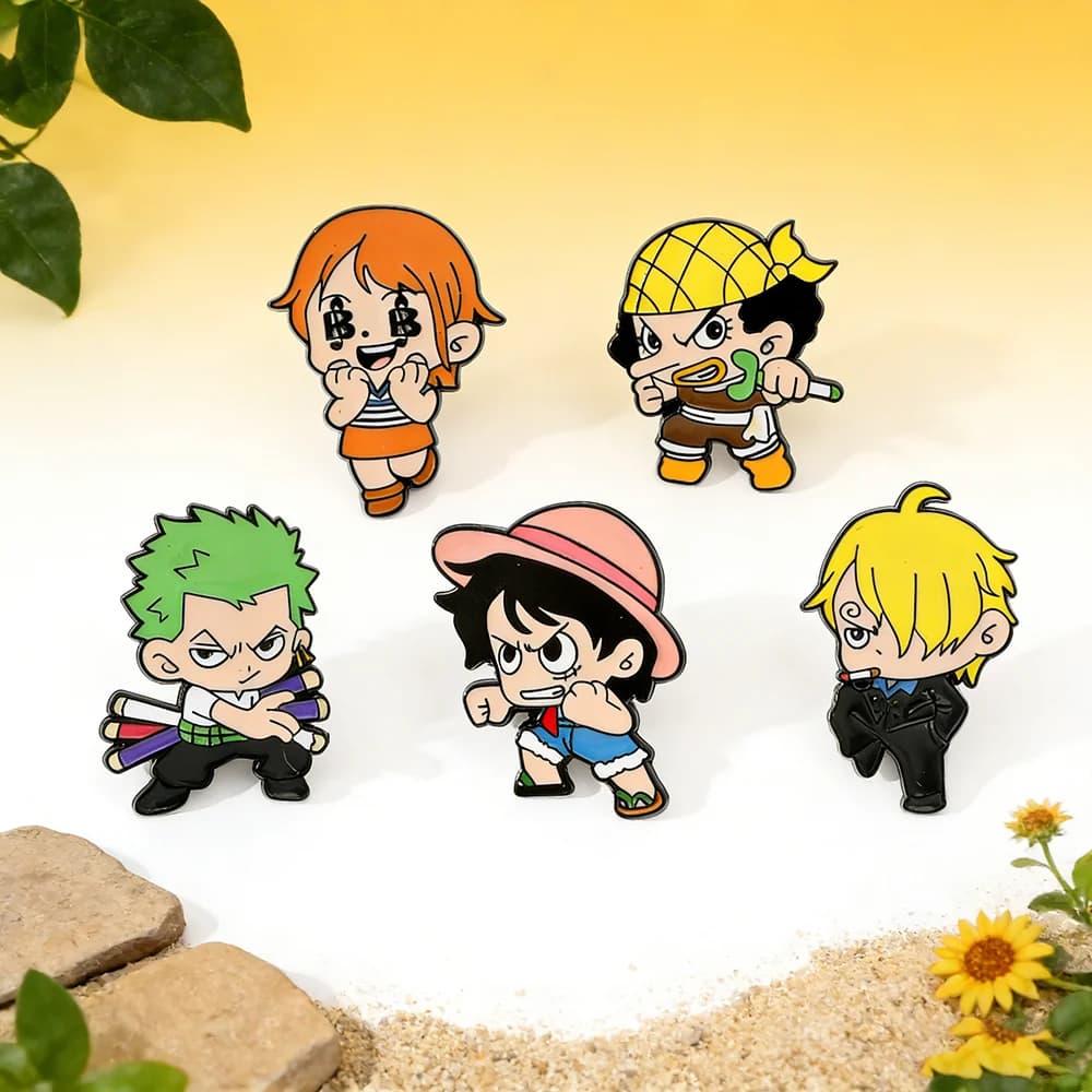 Spilla in metallo smaltato a tema cartone animato di Monkey D. Luffy, Nami e Sanji, divertente distintivo gioiello per zaino e abbigliamento, regalo per amici