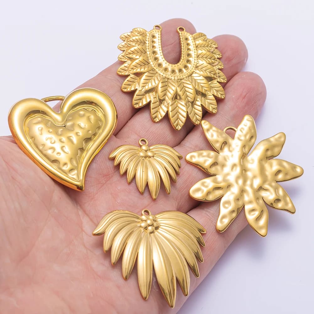 2 pendenti con ciondoli a forma di cuore in acciaio inossidabile dorato, ornamenti per collane, creazione di gioielli, bracciali, accessori artigianali fai da te