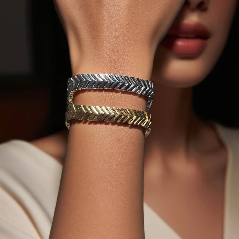 2025 Nuovo geometrico pianura forma di freccia barra di fascino catena girocollo collana braccialetto orecchino set di gioielli da donna di moda color oro