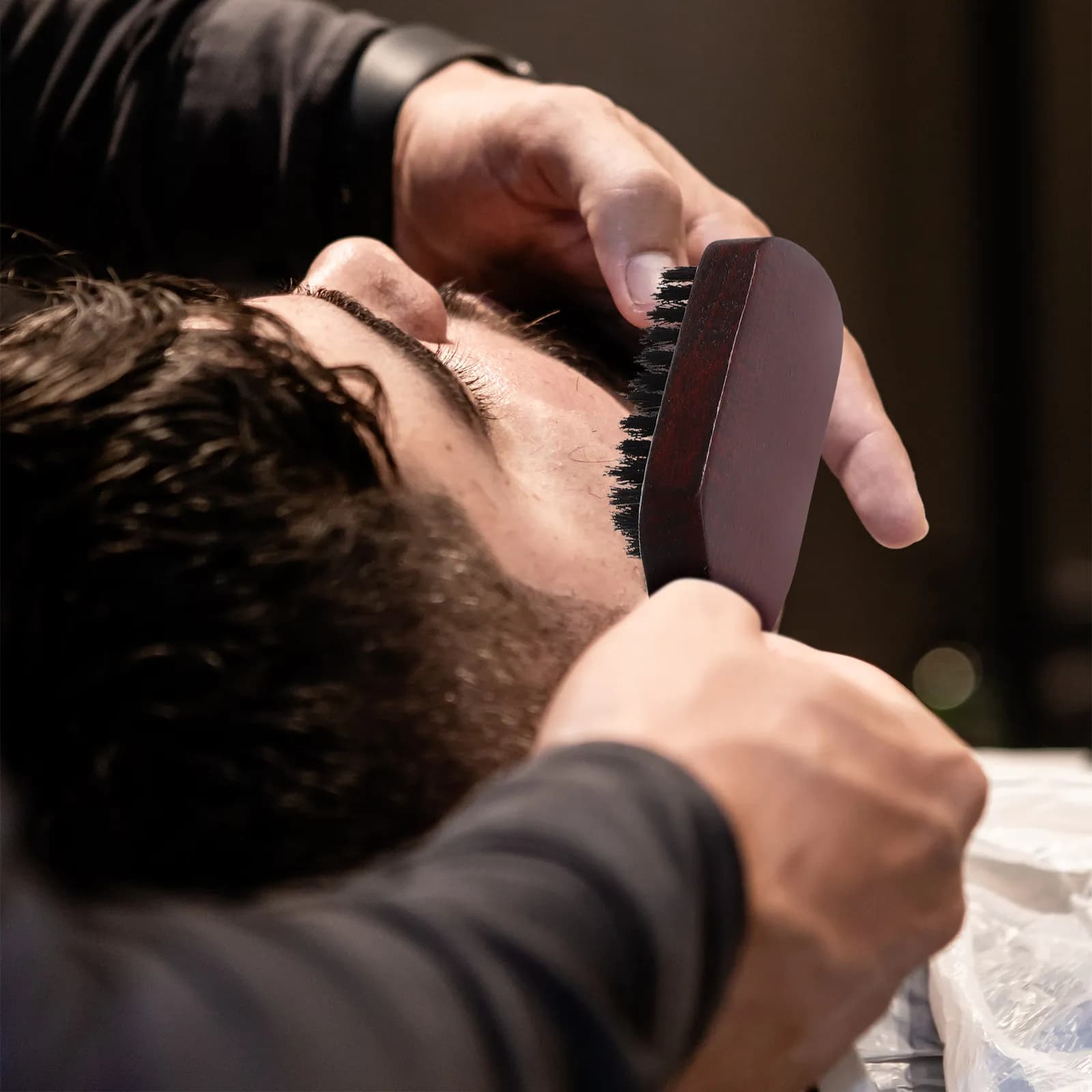Spazzola Ergonomica per Barba con Setole Morbide, Impugnatura Comoda, per Pulizia e Styling, Rimozione Peli Volanti, Spazzola per la Cura della Baffa per Uomini
