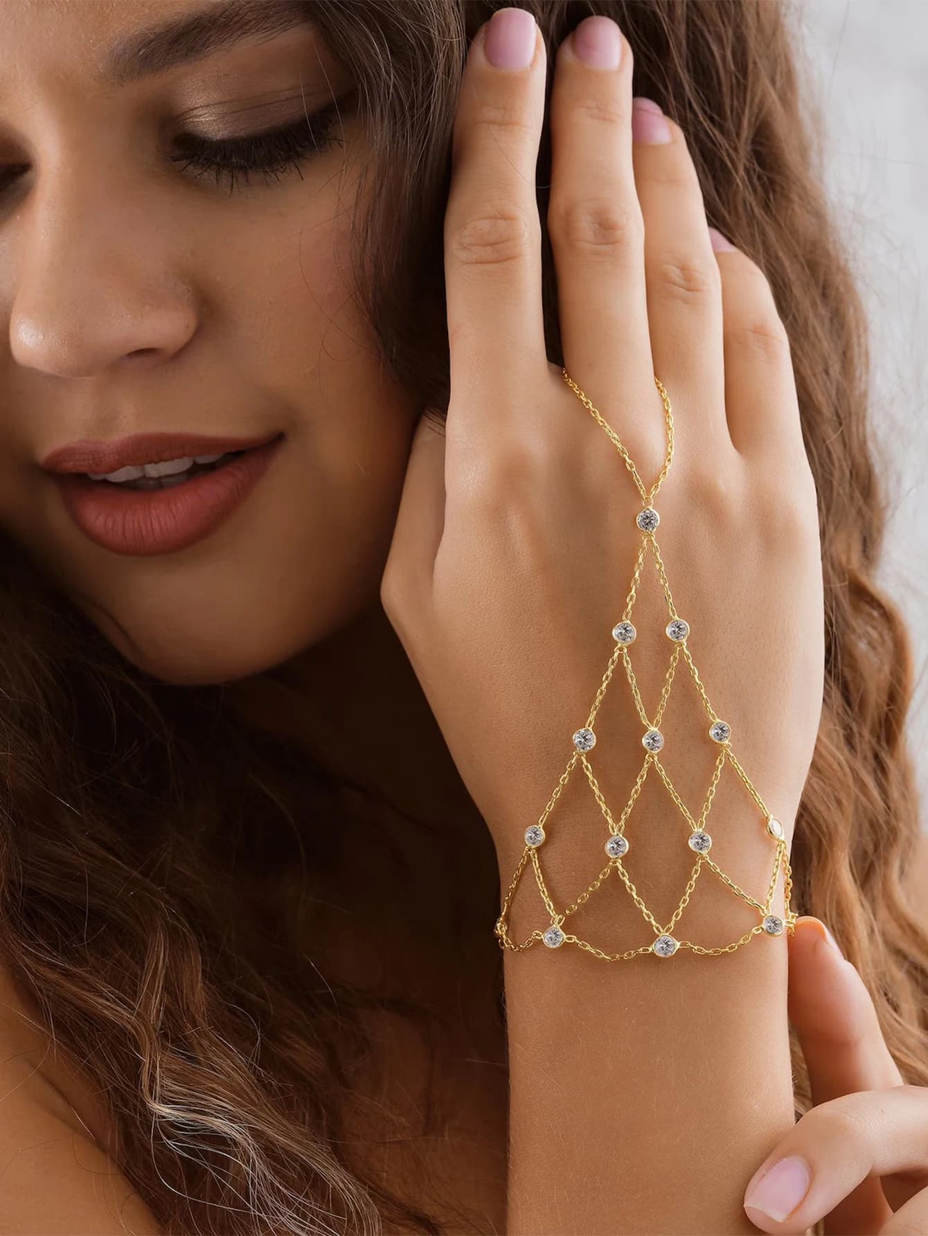 Bracciale da dito con strass con griglia prismatica Gioielli semplici con decorazione a mano femminile Catena di braccialetti versatili alla moda