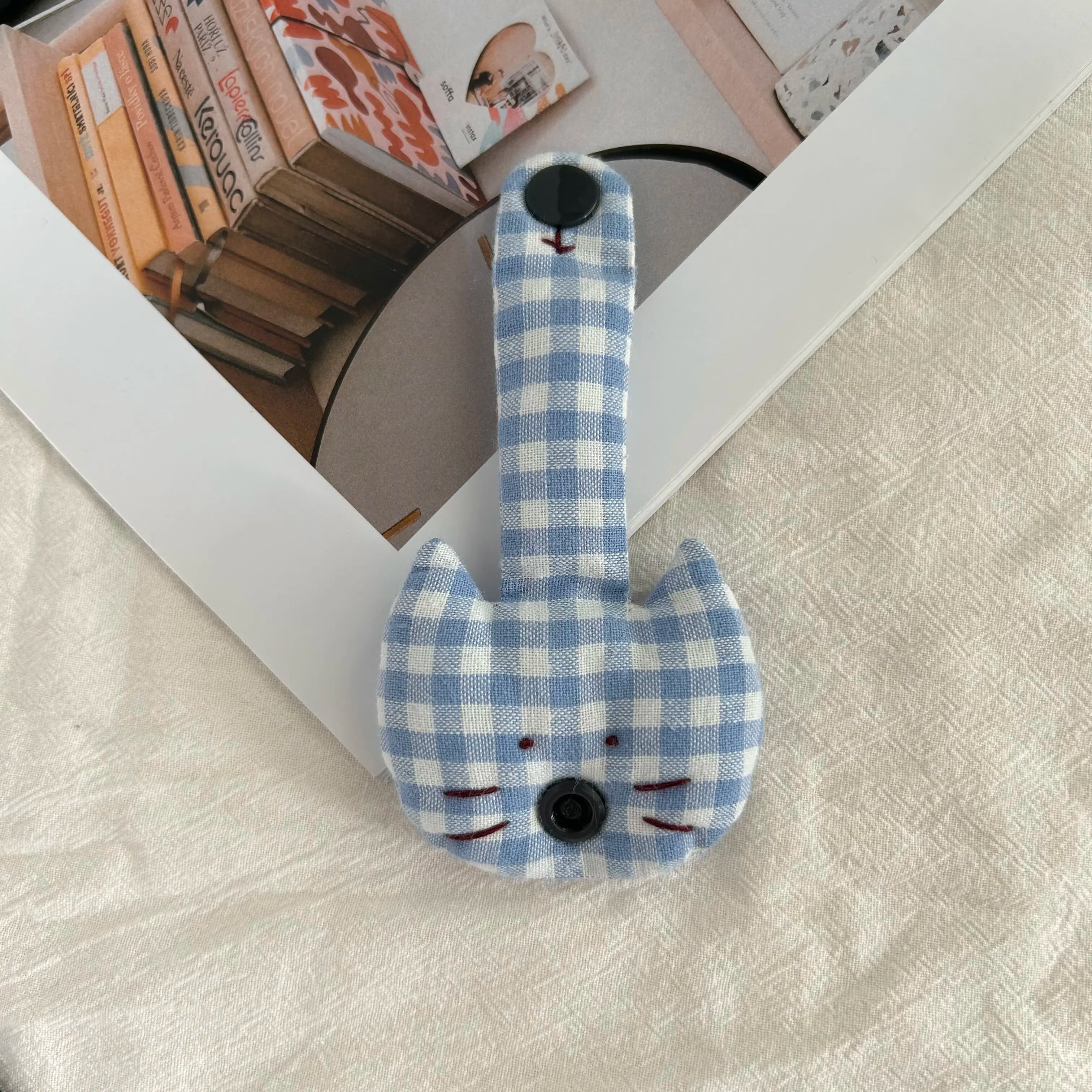 Fermacavo in tessuto con testa di gatto stile Harajuku, simpatico cartone animato, organizer multifunzionale a griglia, fissatore per cuffie cablate