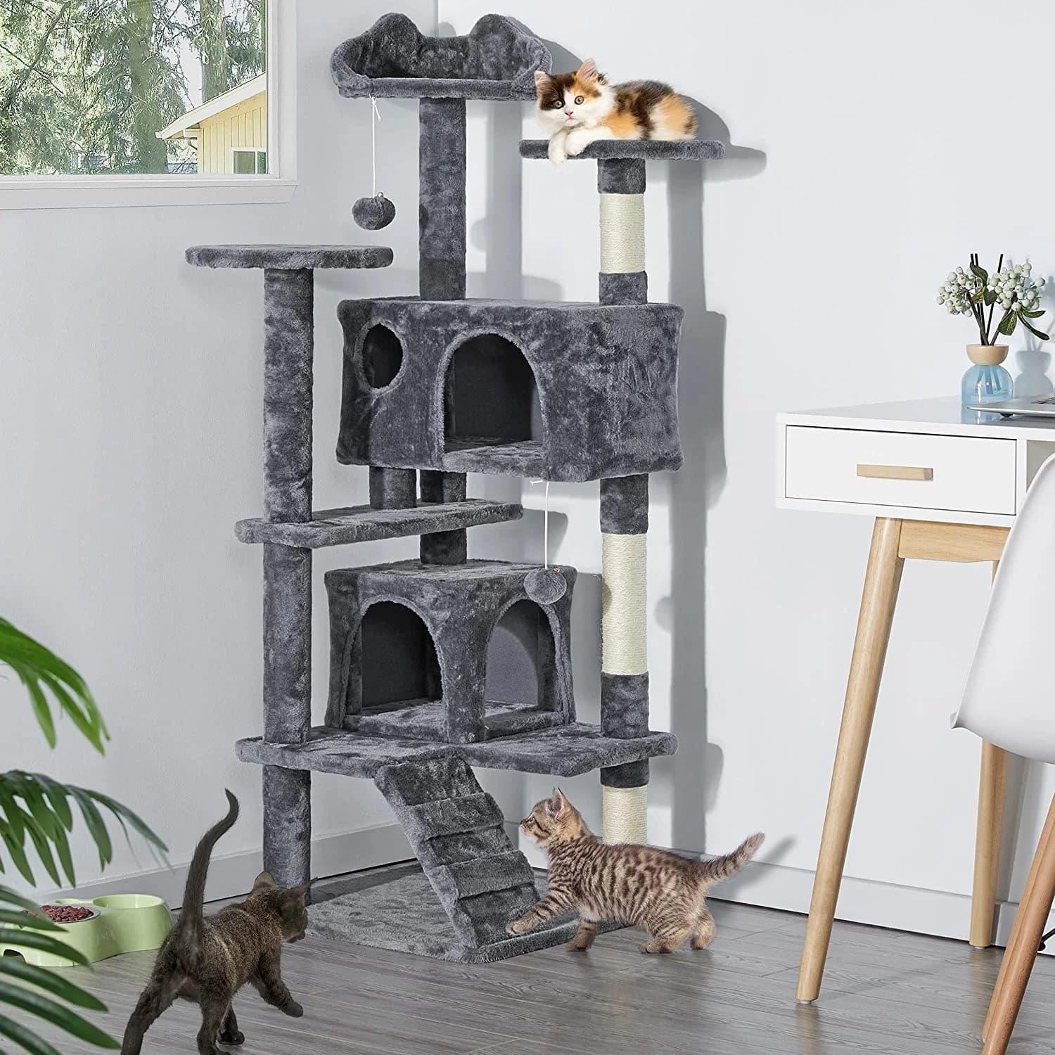 Torre Tiragraffi per Gatti da 54 Pollici con Cuccia e Posti Gioco per Gattini