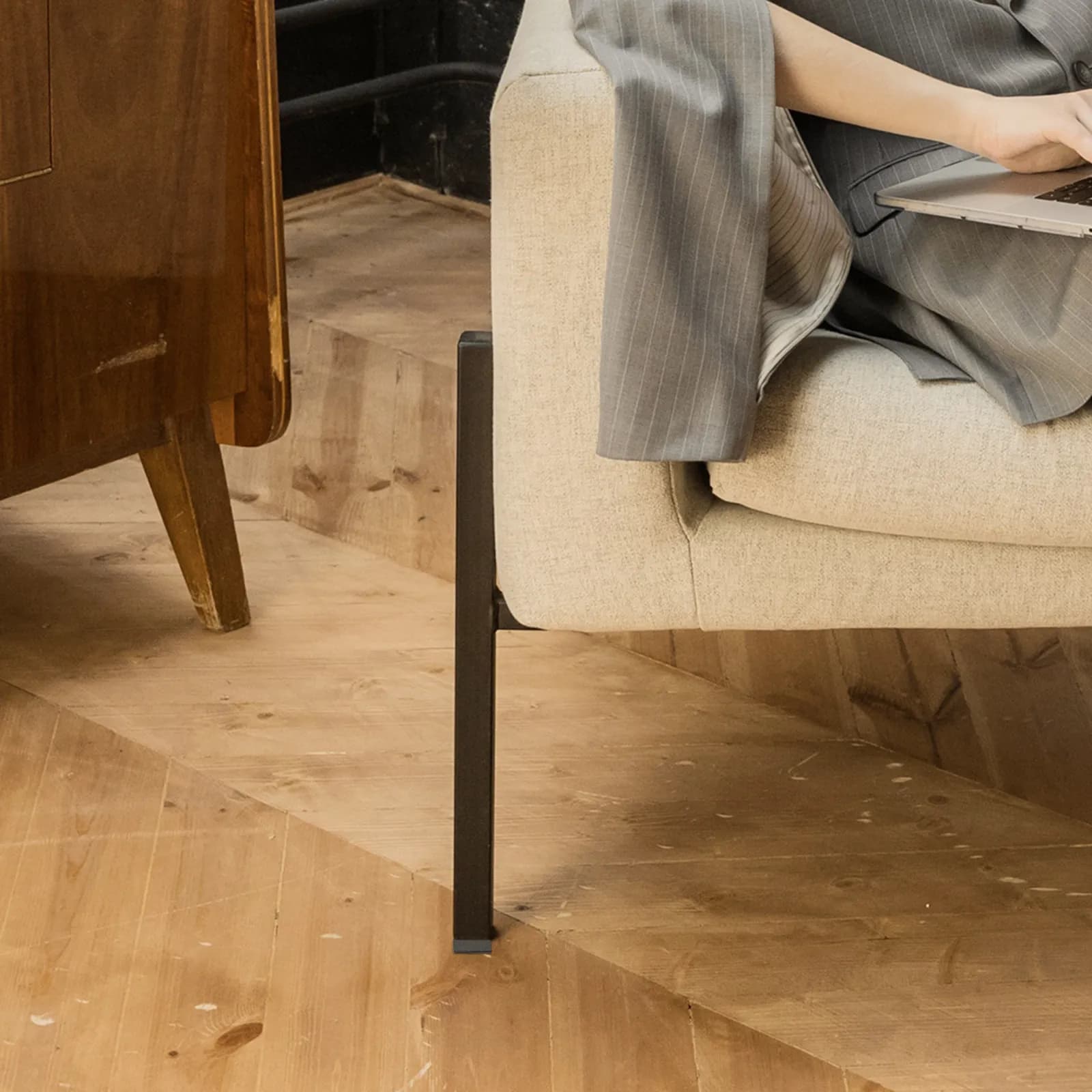 45 pezzi di protezioni per i piedi dei tavoli, cuscinetti antiscivolo per le gambe dei mobili, tappetini di protezione per pavimenti in EVA ispessiti, coperture per i piedi delle sedie per casa e ufficio