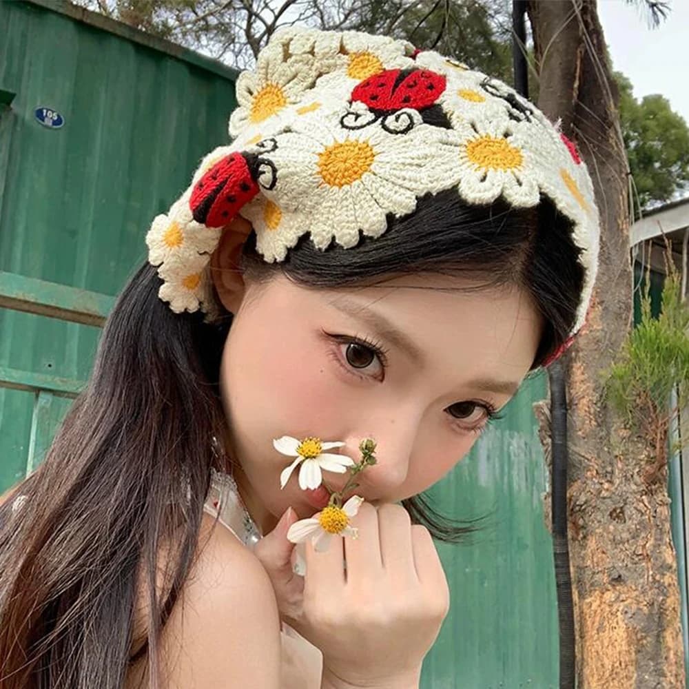 Coreano dolce carino fatto a mano all'uncinetto triangolo cavo fascia asciugamano donna primavera ed estate fiore lavorato a maglia foto di viaggio sciarpa per capelli