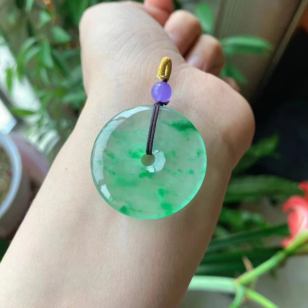 Floating flower pendant in high-end jadeite Natural emerald ice seeds Lucky pendant Necklace with circular jade pendant