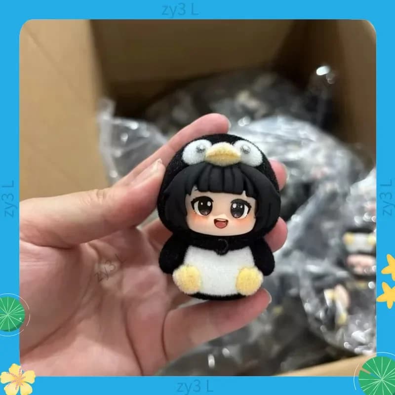 Nuova decorazione da tavolo a tema cartoni animati 2026, simpatico pinguino Gugugaga, bambola anime.