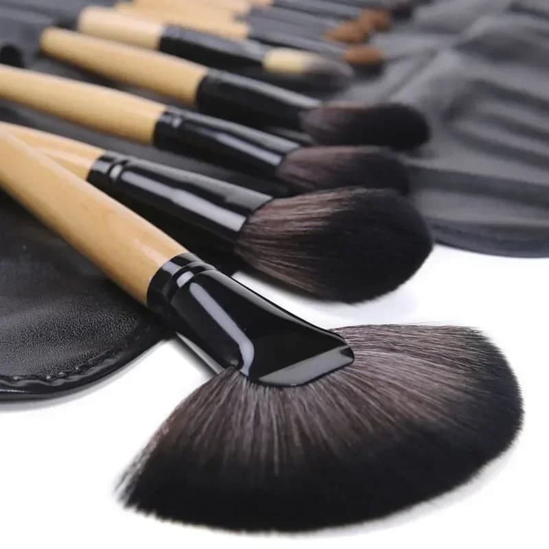Set of 24 brushes for make-up, professional brushes for cosmetics, for eyebrows, powder, foundation, umbrellas, make-up tools.