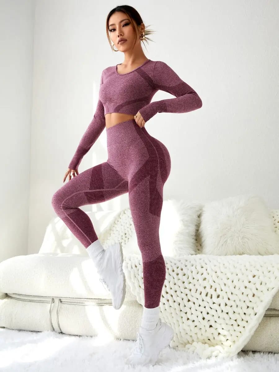 Set da yoga senza cuciture con top color block e leggings modellanti per allenamento donna