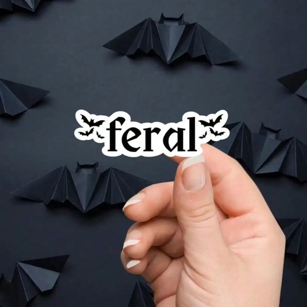 Adesivo in vinile Feral Bat Goth – Piccolo adesivo estetico per laptop e scuola