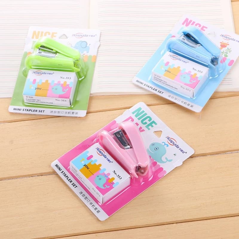 Idea Mini cucitrice Regalo carino Cancelleria per studenti Materiale scolastico per ufficio Rilegatrice Set di punti metallici gratuiti con cancelleria Kawai