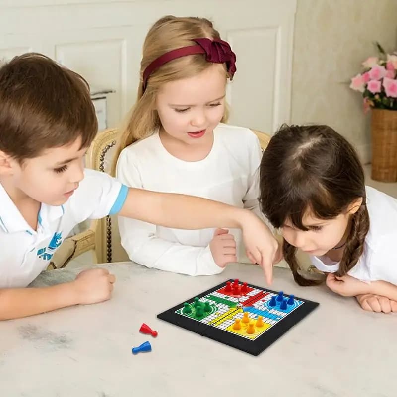 Gioco da tavolo volante Set da gioco volante pieghevole Gioco da tavolo educativo per scacchi volanti Scacchi per aereo Gioco di scacchi volanti Scacchi per aereo