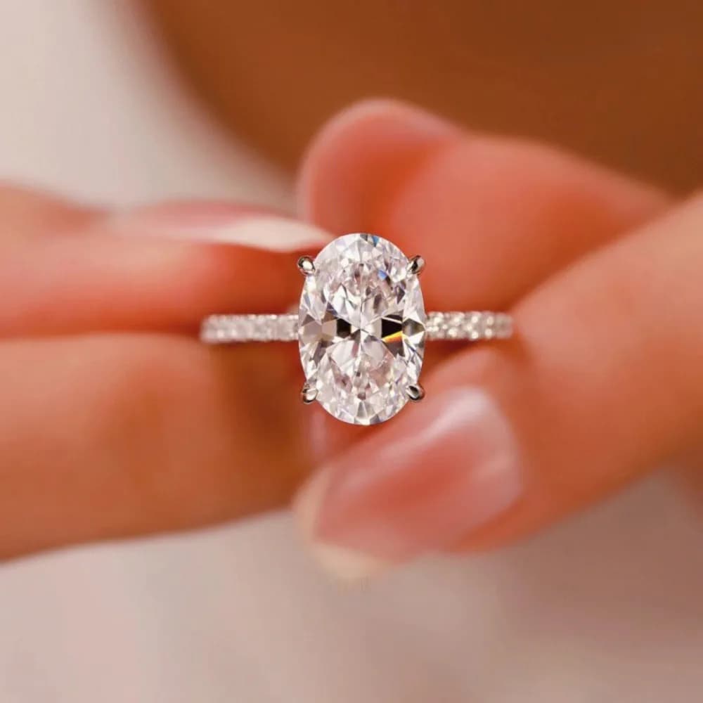 Anello a forma di uovo di piccione ovale a quattro artigli europeo e americano di lusso leggero da donna 2026