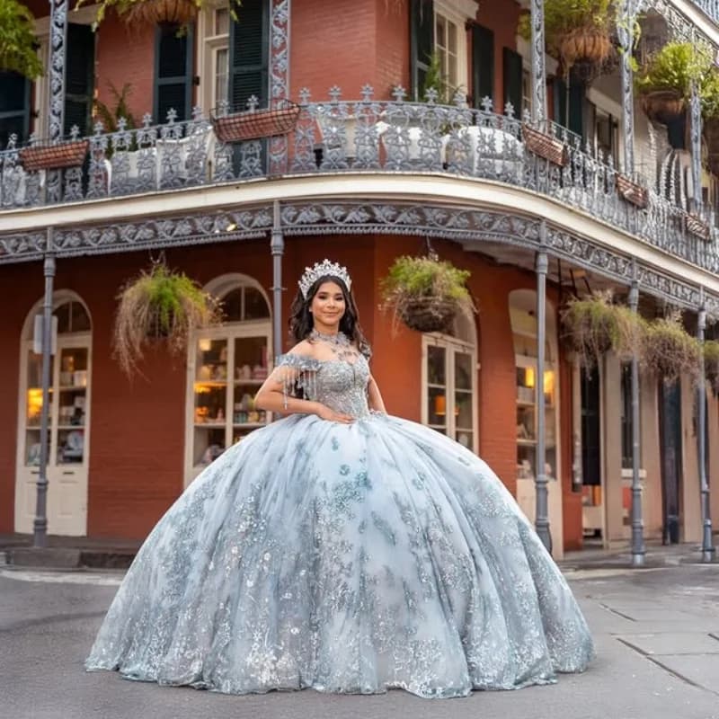Haze Blue Quinceanera Dress Crystal Glitter Decal off-spalla Stratificazione Coda lunga Fiocco Abiti De 15 Quinceanera Personalizza