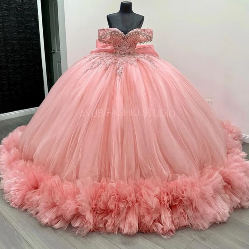 Abiti Quinceanera rosa lucido con spalle scoperte Applique con perline Fiocco di cristallo Corsetto in tull a strati Festa di compleanno Abito dolce 16