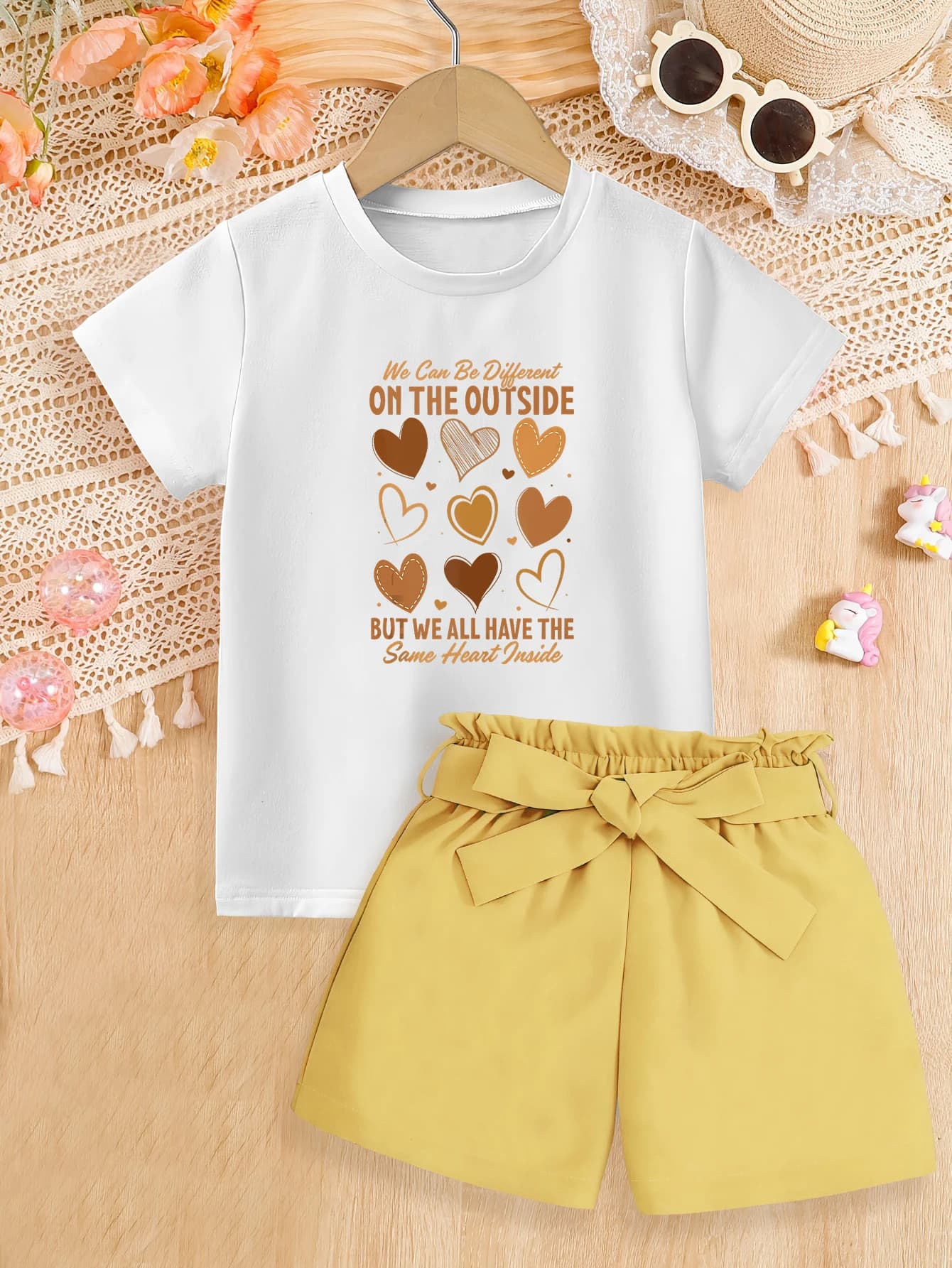 2 pezzi: Set estivo per ragazze di San Valentino, t-shirt con stampa di cuori in stile cartone animato, pantaloncini con fiocco intrecciato