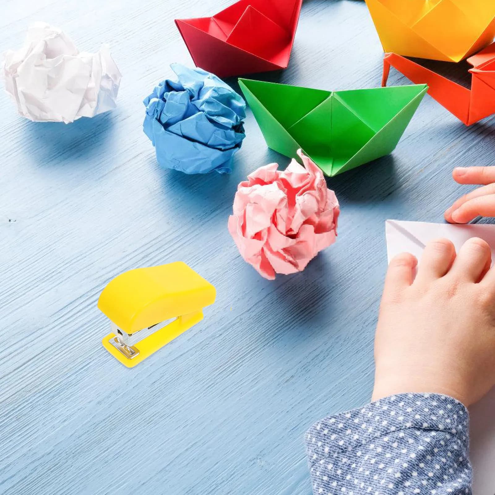 Mini cucitrice da tavolo da 4 pezzi, in plastica e metallo, design carino, cucitrice manuale leggera e compatta per studenti, ufficio, casa, scuola