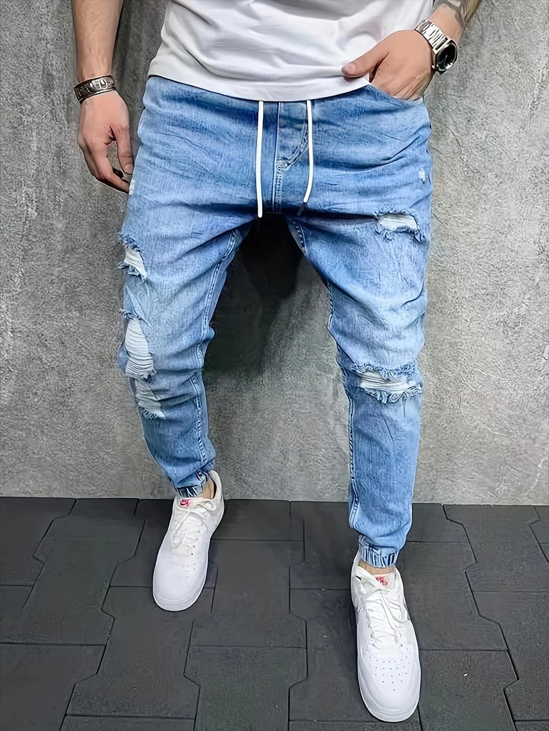 Jeans elasticizzati leggeri e slim fit da uomo | Azzurro con design strappato, versatile stile casual da strada | Miscela di cotone per tutti S